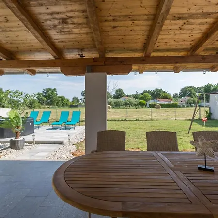 Villa With Jacuzzi In *