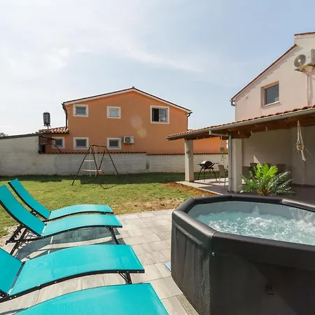 With Jacuzzi In * Medulin