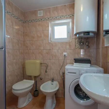 With Jacuzzi In Medulin